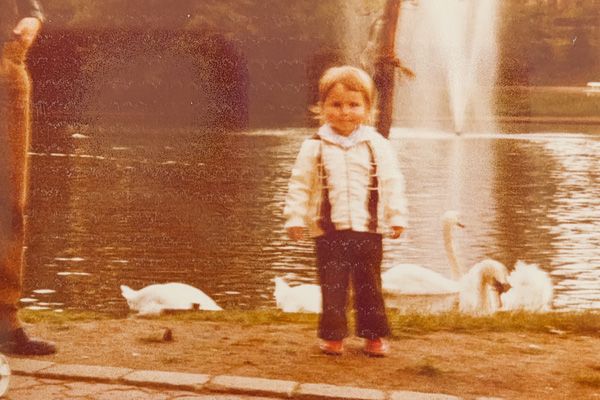 monika-verspohl-kindheit-schlossteich Kinderbild von Monika Verspohl am Schlossteich Hückeswagen