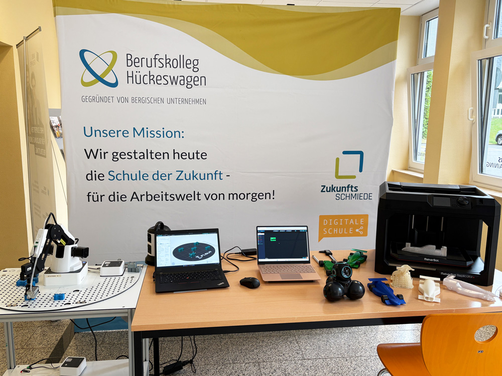 monika-verspohl-zukunftsschmiede-2 Verschiedene Tools und Geräte bei der Zukunftsschmiede Hückeswagen